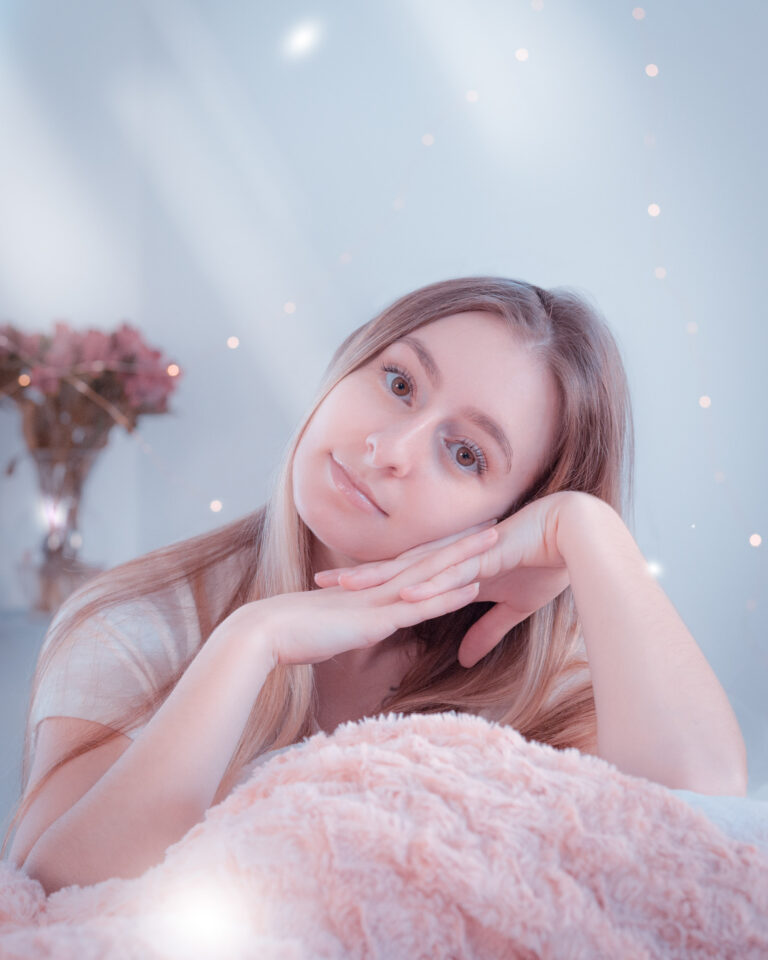 dreamy-abstract-fairy-light-portrait-girl